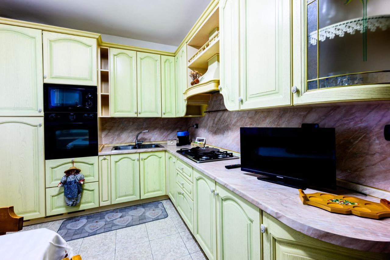 Retro Apartment In The Mountains Mezzolombardo Bagian luar foto