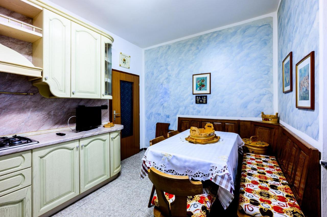 Retro Apartment In The Mountains Mezzolombardo Bagian luar foto